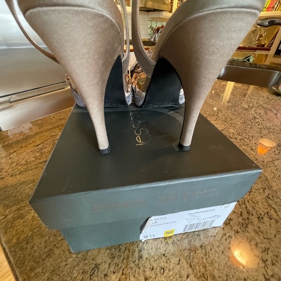 Jessica Bennett NIB women’s glittery/satin sling bac… - Picture 5 of 6